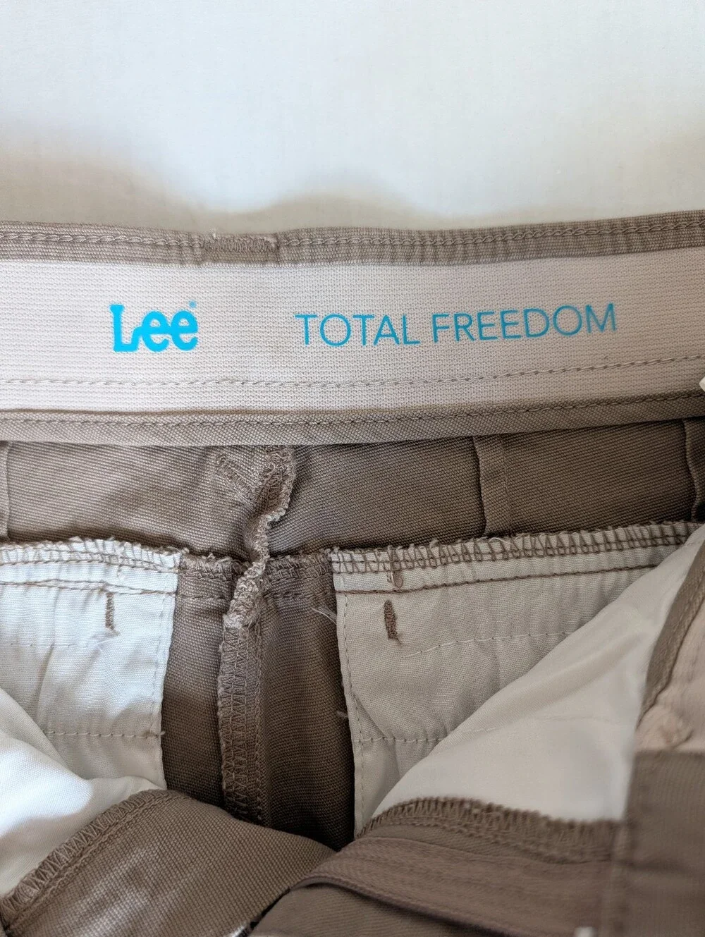 Lee Total Freedom Mid-Rise Matteo Chino Bermuda Shorts 8M Khaki Grey Persian